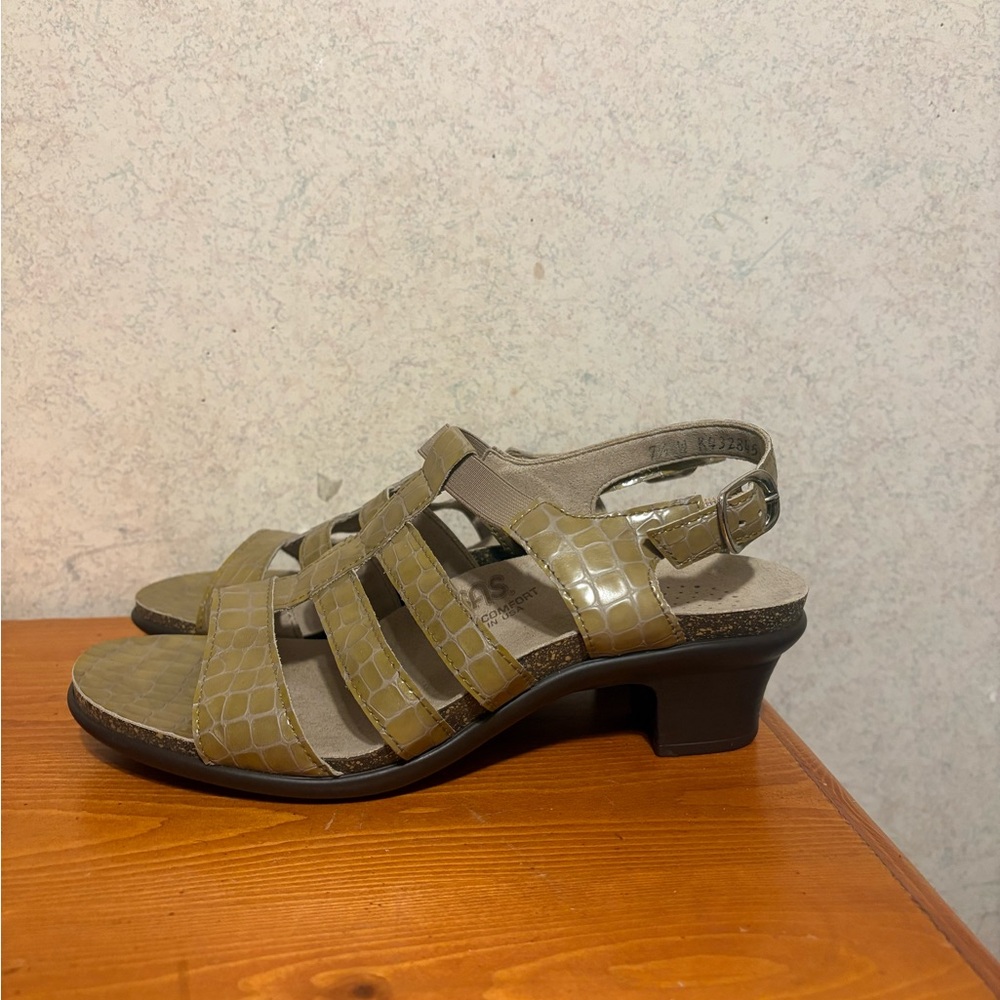 SAS Allegro Taupe Croc Print Women’s Sandals Heels Size 7
